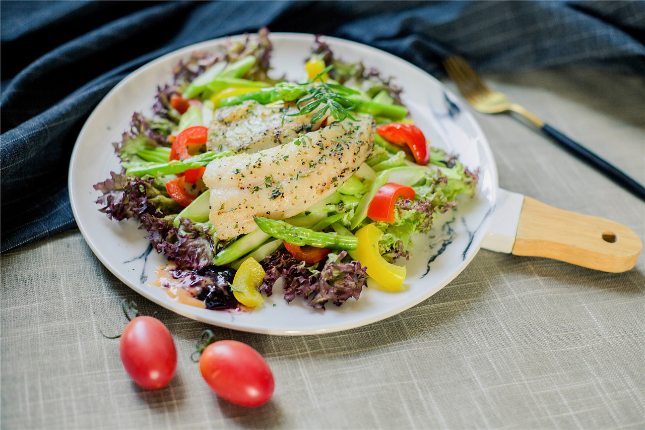 Coach热销难抵关税寒流 Tapestry(TPR.US)盈利展望受挫股价暴跌